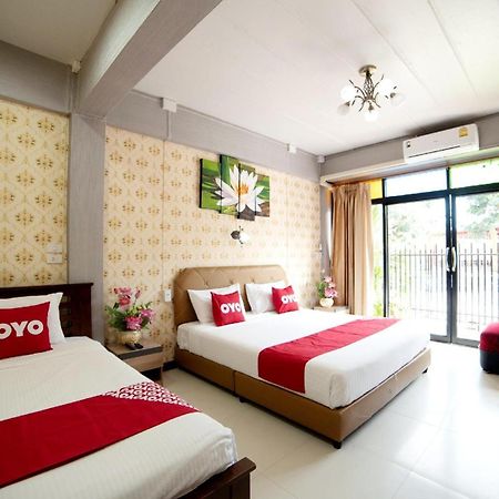 Oyo 465 Krung Kao Traveller Lodge Аюттхая Екстер'єр фото