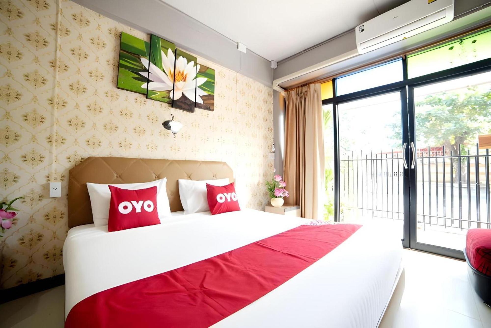 Oyo 465 Krung Kao Traveller Lodge Аюттхая Екстер'єр фото