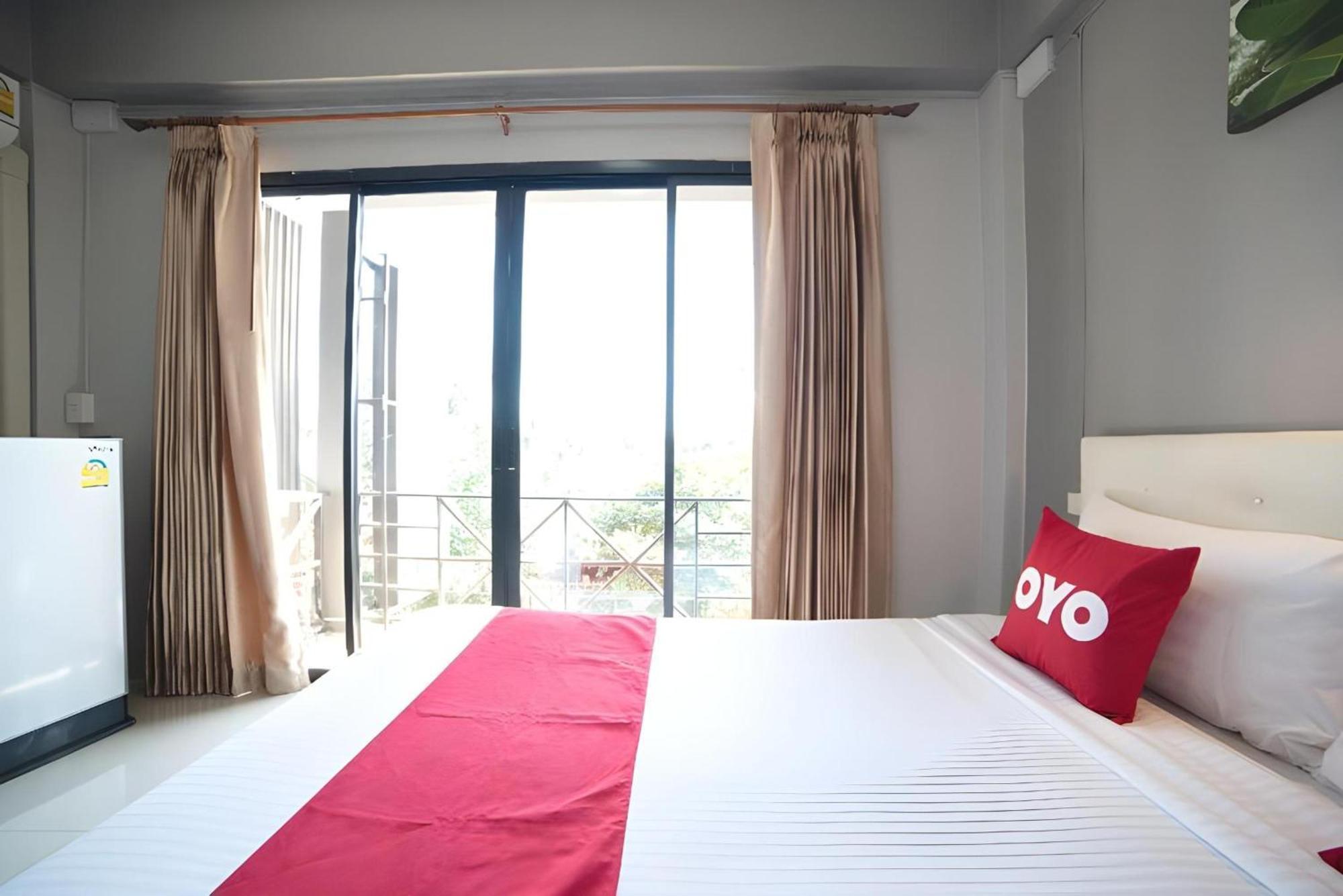 Oyo 465 Krung Kao Traveller Lodge Аюттхая Екстер'єр фото