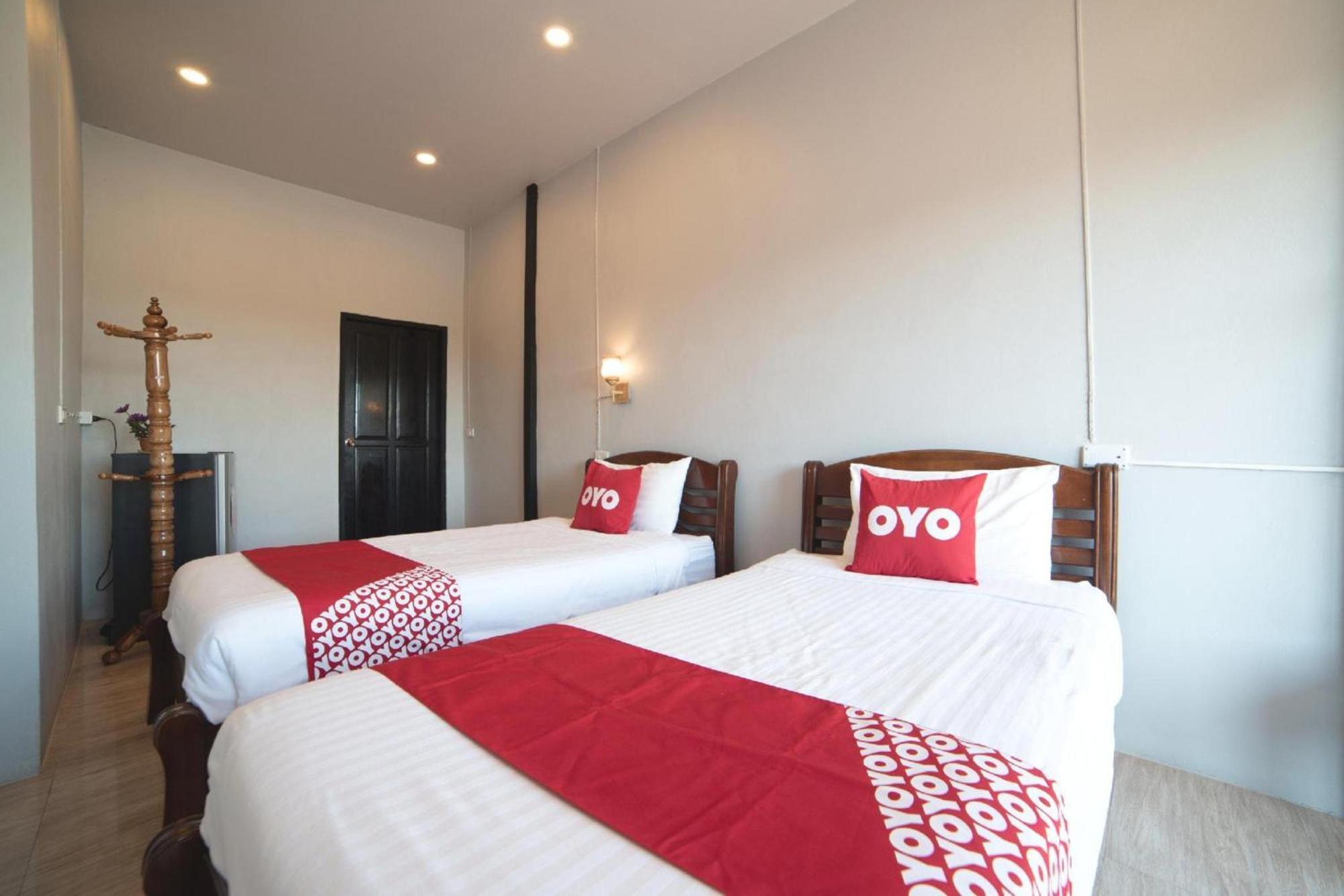 Oyo 465 Krung Kao Traveller Lodge Аюттхая Екстер'єр фото