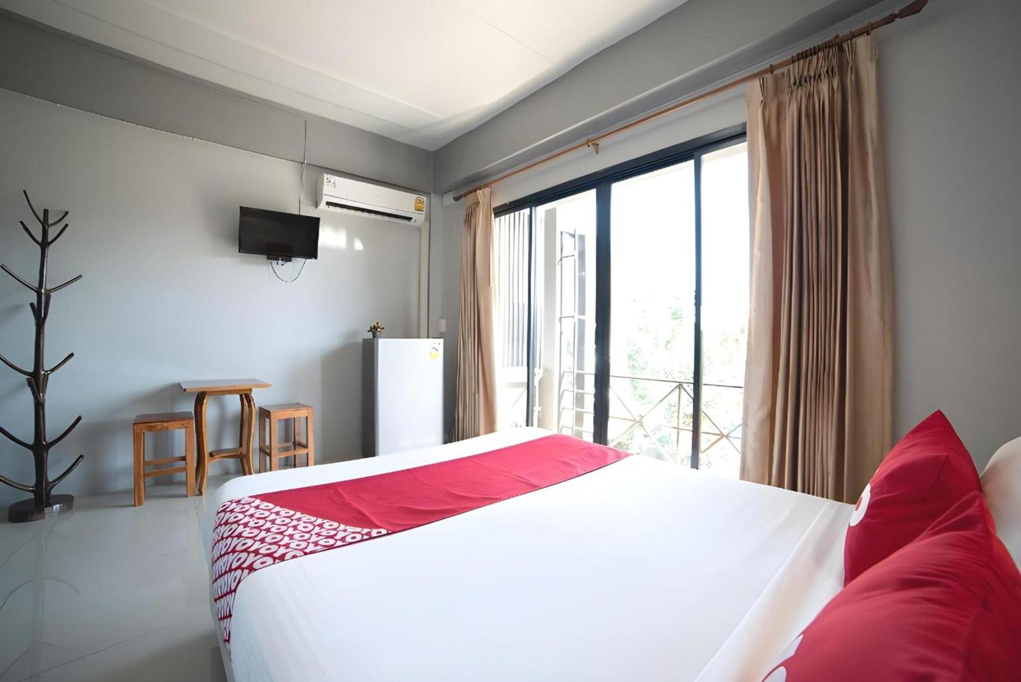 Oyo 465 Krung Kao Traveller Lodge Аюттхая Екстер'єр фото