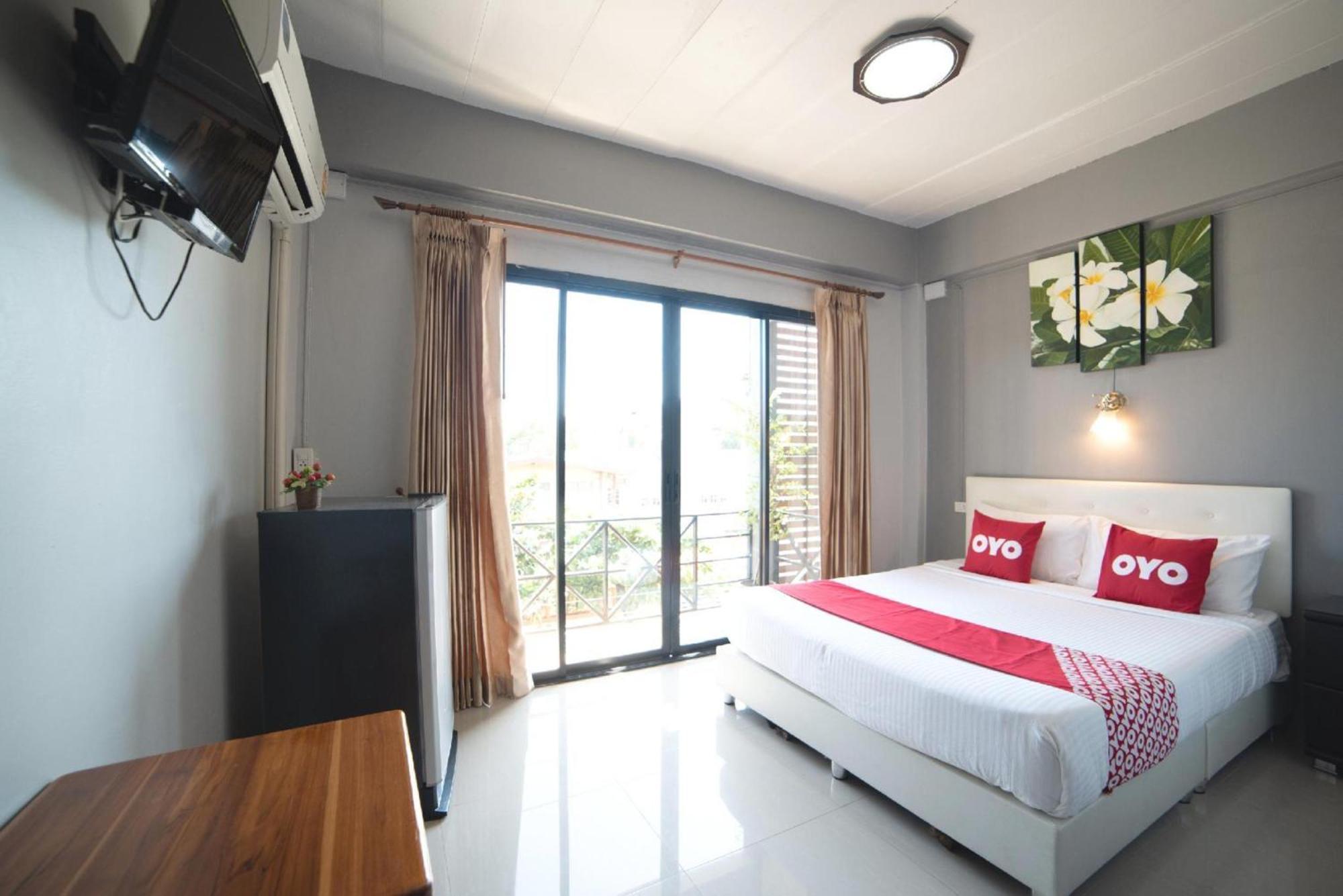 Oyo 465 Krung Kao Traveller Lodge Аюттхая Екстер'єр фото