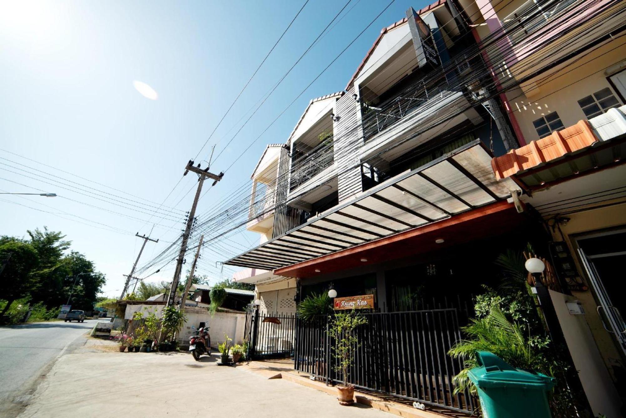 Oyo 465 Krung Kao Traveller Lodge Аюттхая Екстер'єр фото