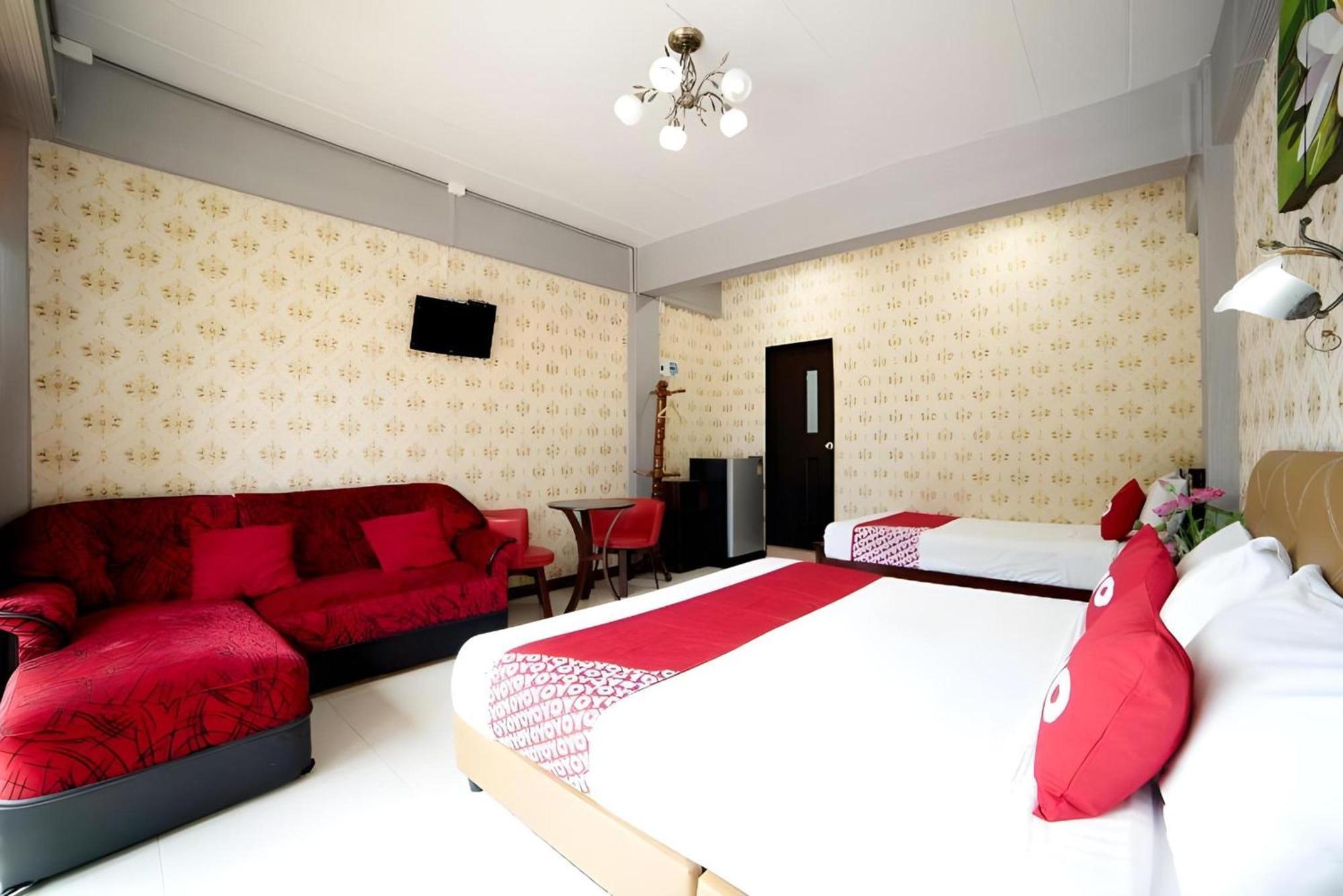 Oyo 465 Krung Kao Traveller Lodge Аюттхая Екстер'єр фото