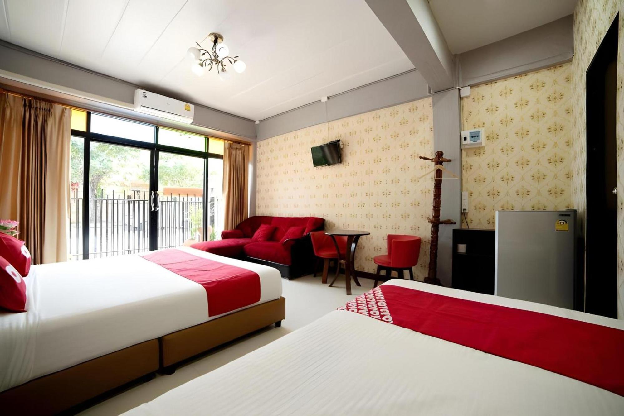 Oyo 465 Krung Kao Traveller Lodge Аюттхая Екстер'єр фото
