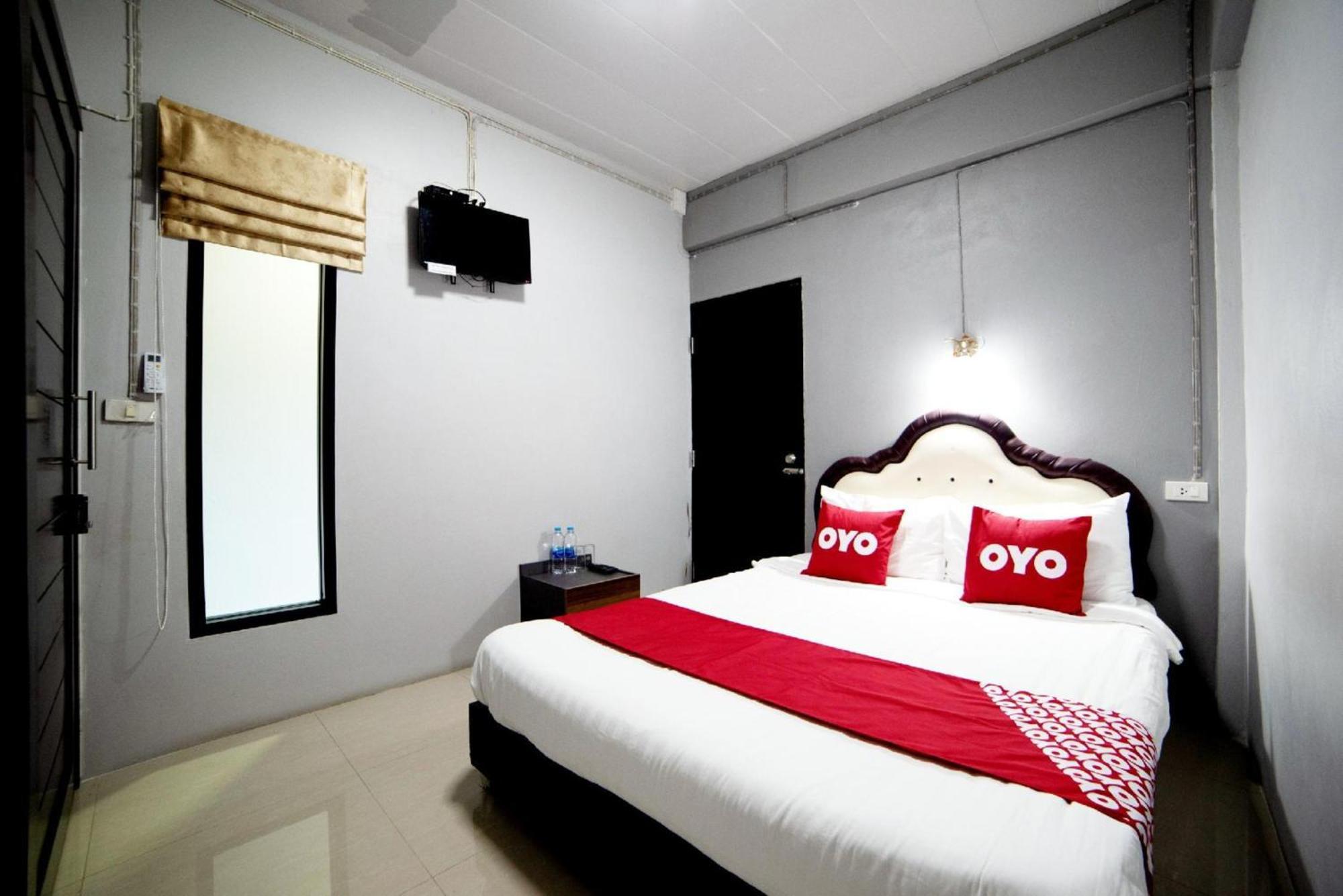 Oyo 465 Krung Kao Traveller Lodge Аюттхая Екстер'єр фото